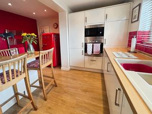 Kitchen- click for photo gallery